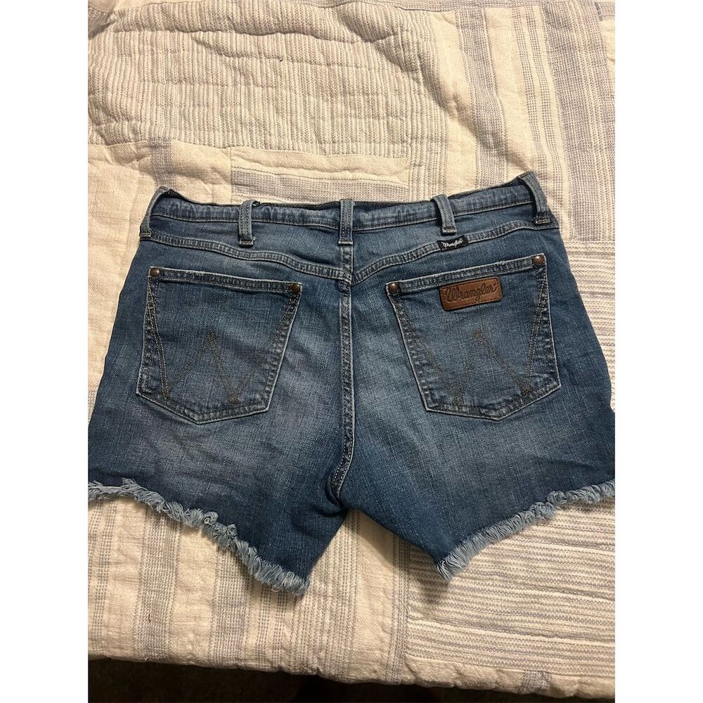 Wrangler Women's High Rise Frayed Hem Cut-Off Denim Shorts Size 31 Blue